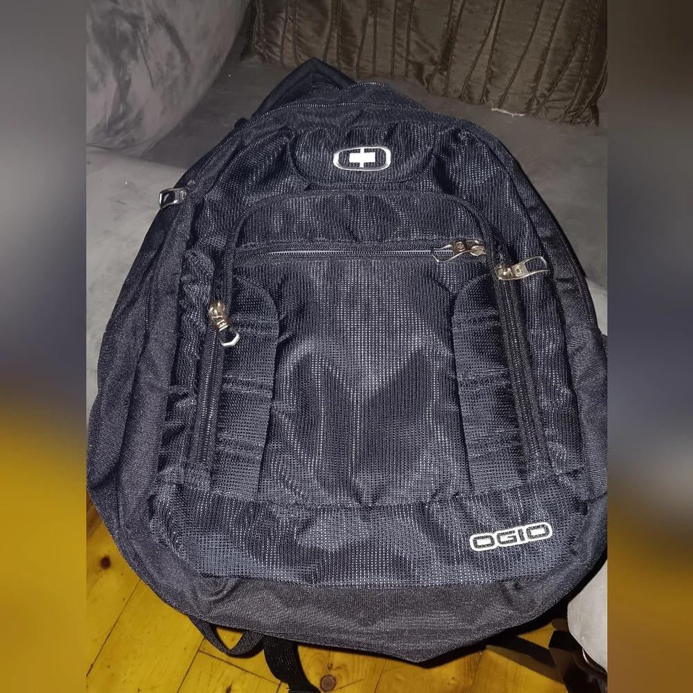 backpack - Picture 1 of 3